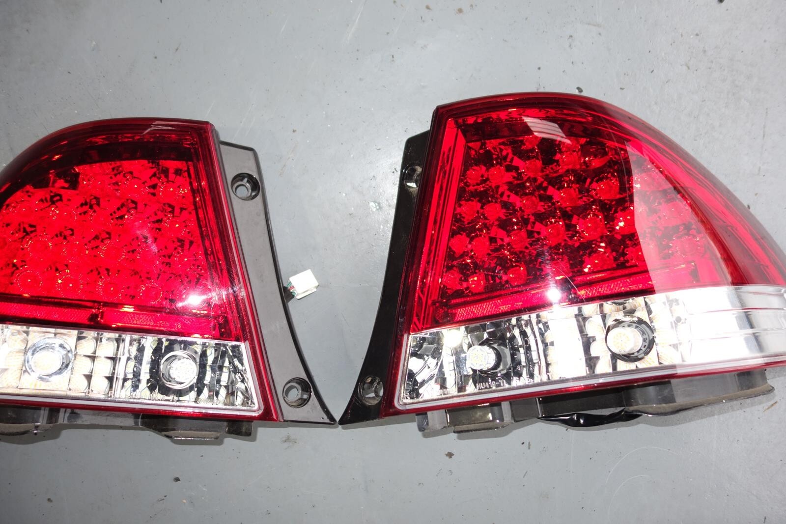 JDM LEXUS IS300 TAIL LIGHTS TAIL LAMP TOYOTA ALTEZZA SEX10 TAIL LAMP 2001-2005