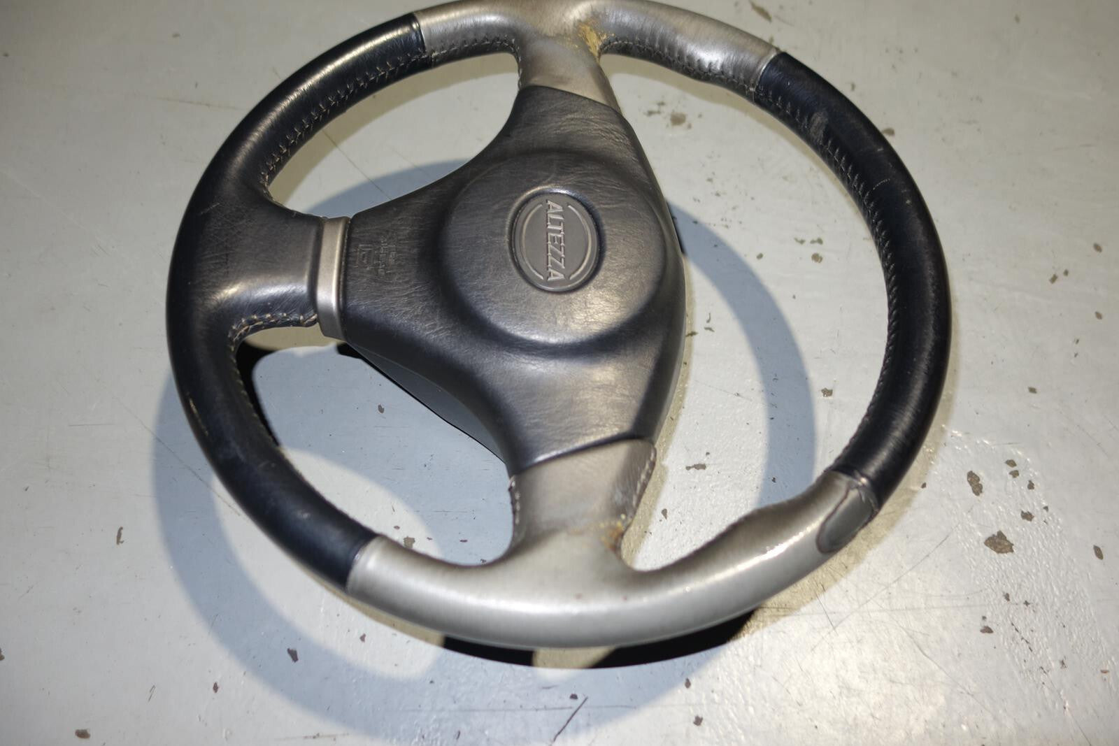 JDM Toyota Altezza Lexus IS300 Steering Wheel SXE10 2001 2002 2003 2004 2005