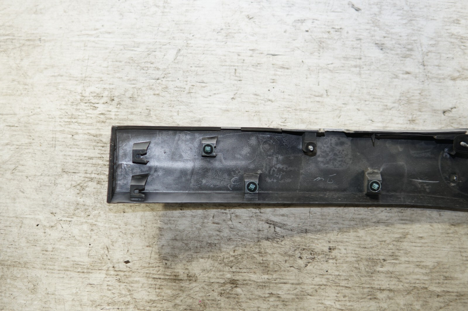 JDM TOYOTA PRIUS OEM REAR GARNISH CENTER ZVW30 2010-2011-2012-2013-2014-2015
