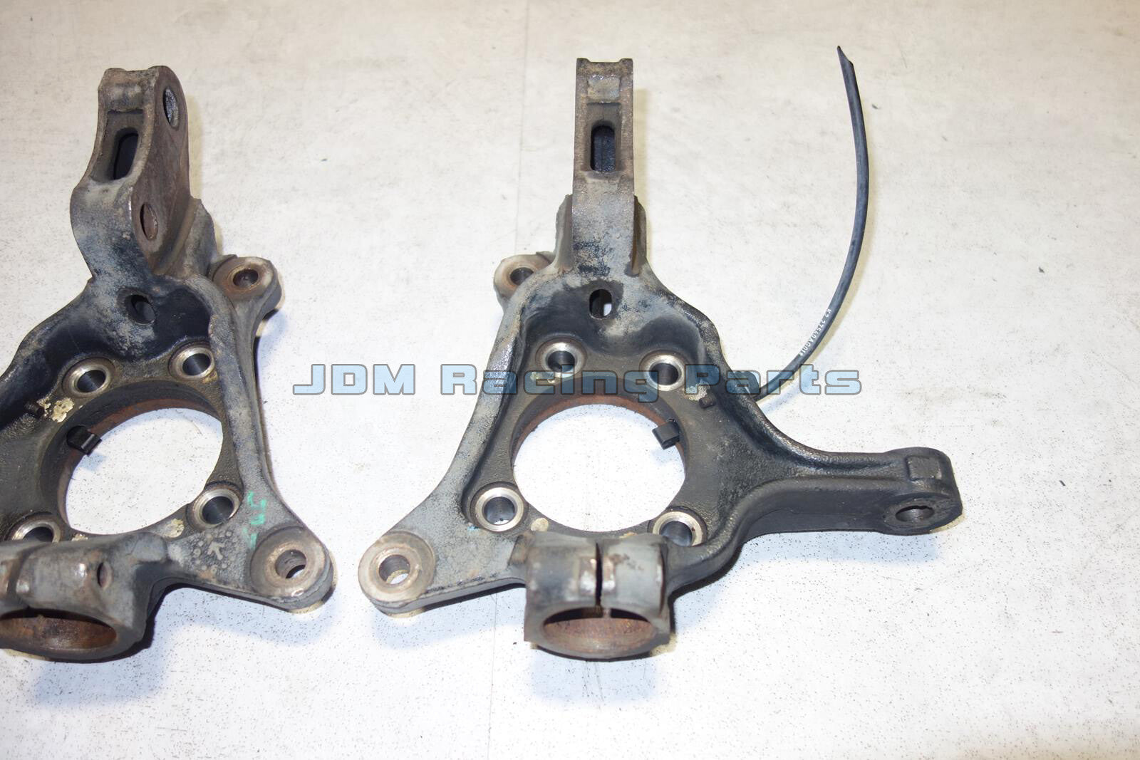2009-2014 Subaru Forester Front Wheel Knuckle Suspension 28313AG020 28313AG030