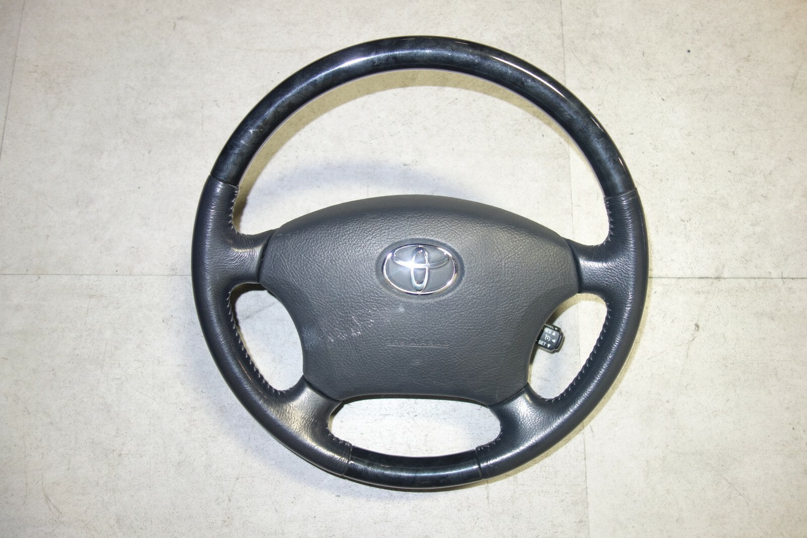 JDM Toyota Steering Wheel Estima ACR30 Used OEM Imported from Japan