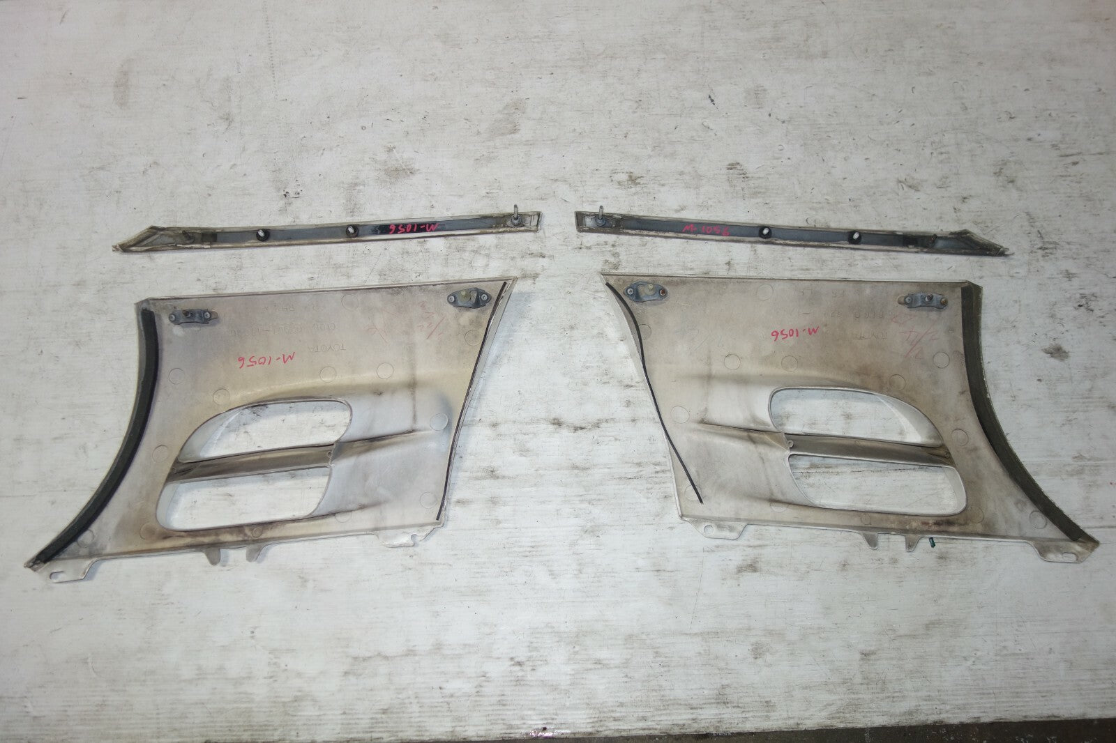 JDM 91-99 TOYOTA SW20 MR2 OEM  REAR SIDE VENTS MR-2 EXTERIER TRIM VENT MR-2