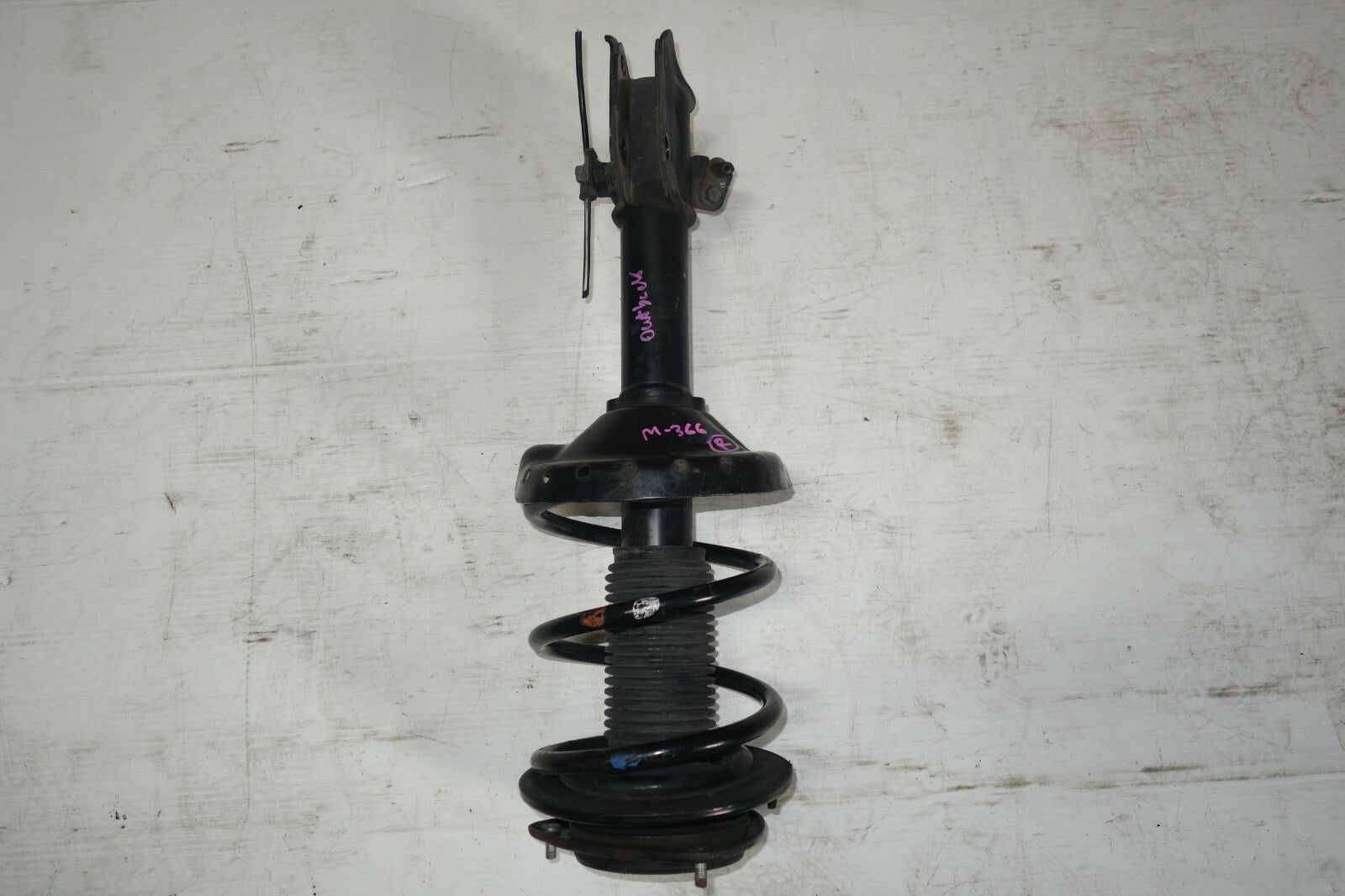 JDM 05-09 SUBARU LEGACY OUTBACK KYB FRONT RIGHT SIDE SHOCK STRUT ASSEMBLY  WAGON
