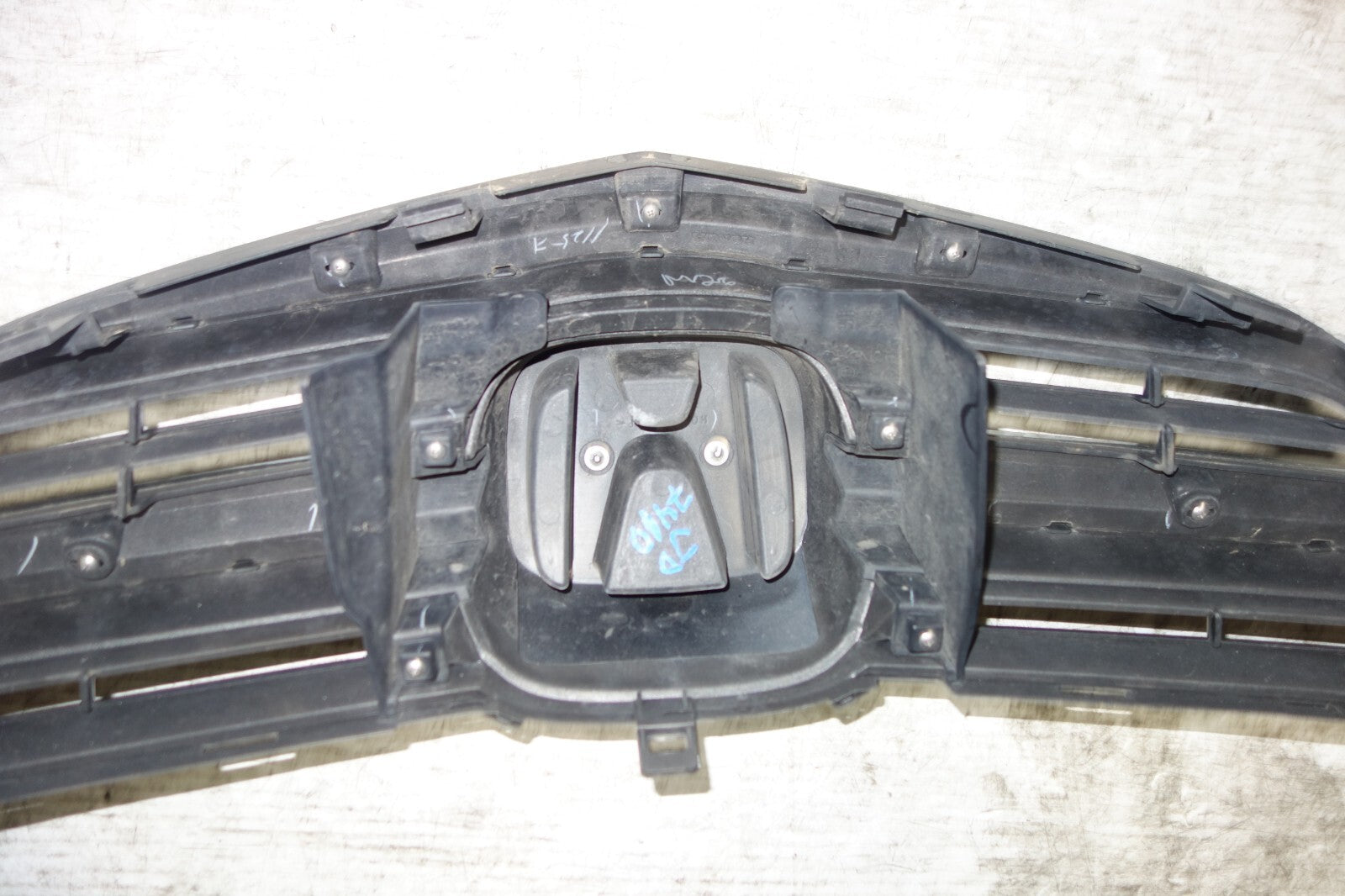 JDM Acura RL OEM Front Grille Honda Emblem KB1 2005 2006 2007 2008
