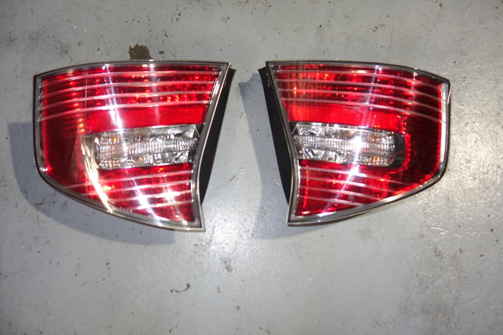 JDM 2005-2007 SUBARU LEGACY SEDAN OEM USED TAIL LIGHTS  LAMPS 4 DOOR SEDAN