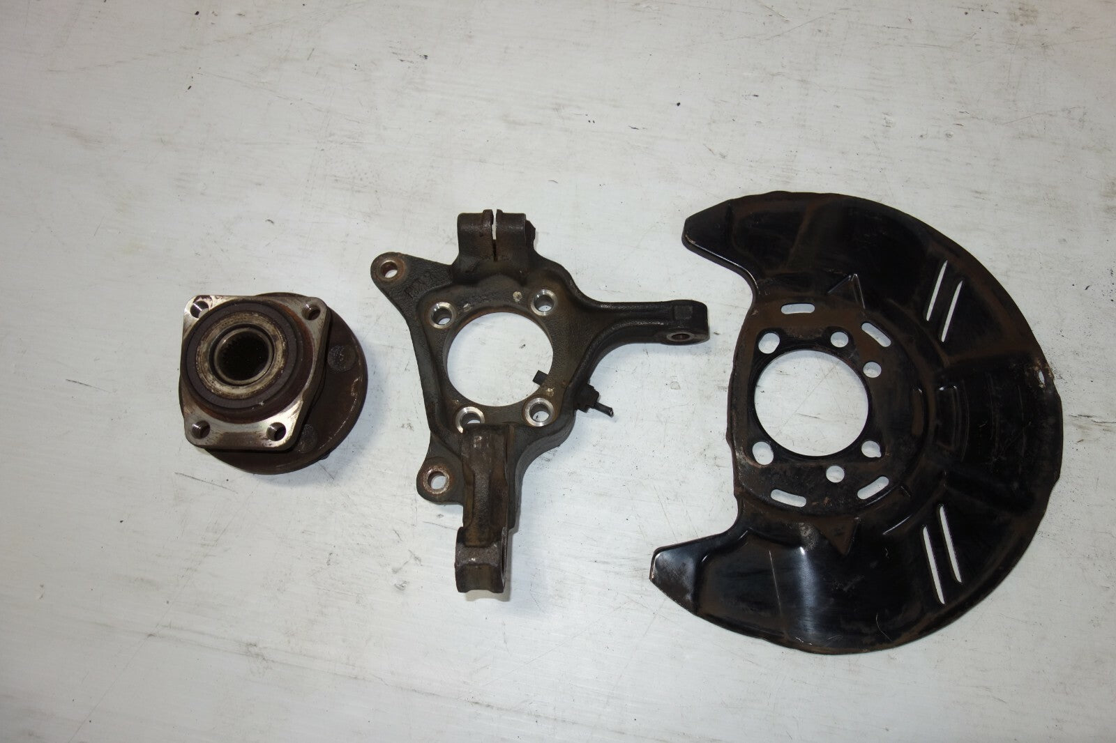 JDM SUBARU IMPREZA WRX FRONT SPINDLE HUB KNUCKLE SUSPENSION RIGHT SIDE 2008-2014