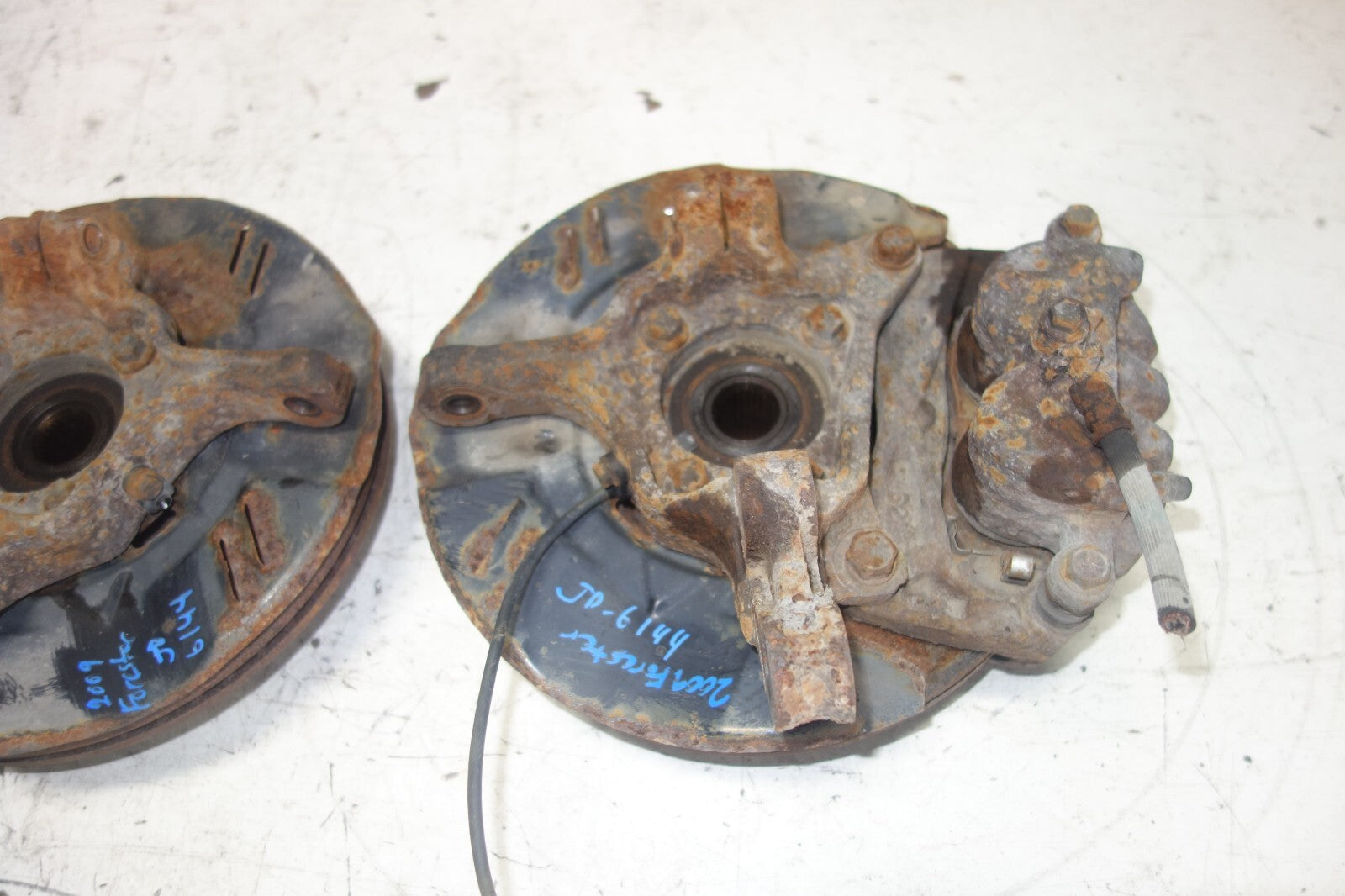 Subaru Forester Knuckle Spindles Calipers Front 2009 2010 2011 2012 2013 2014