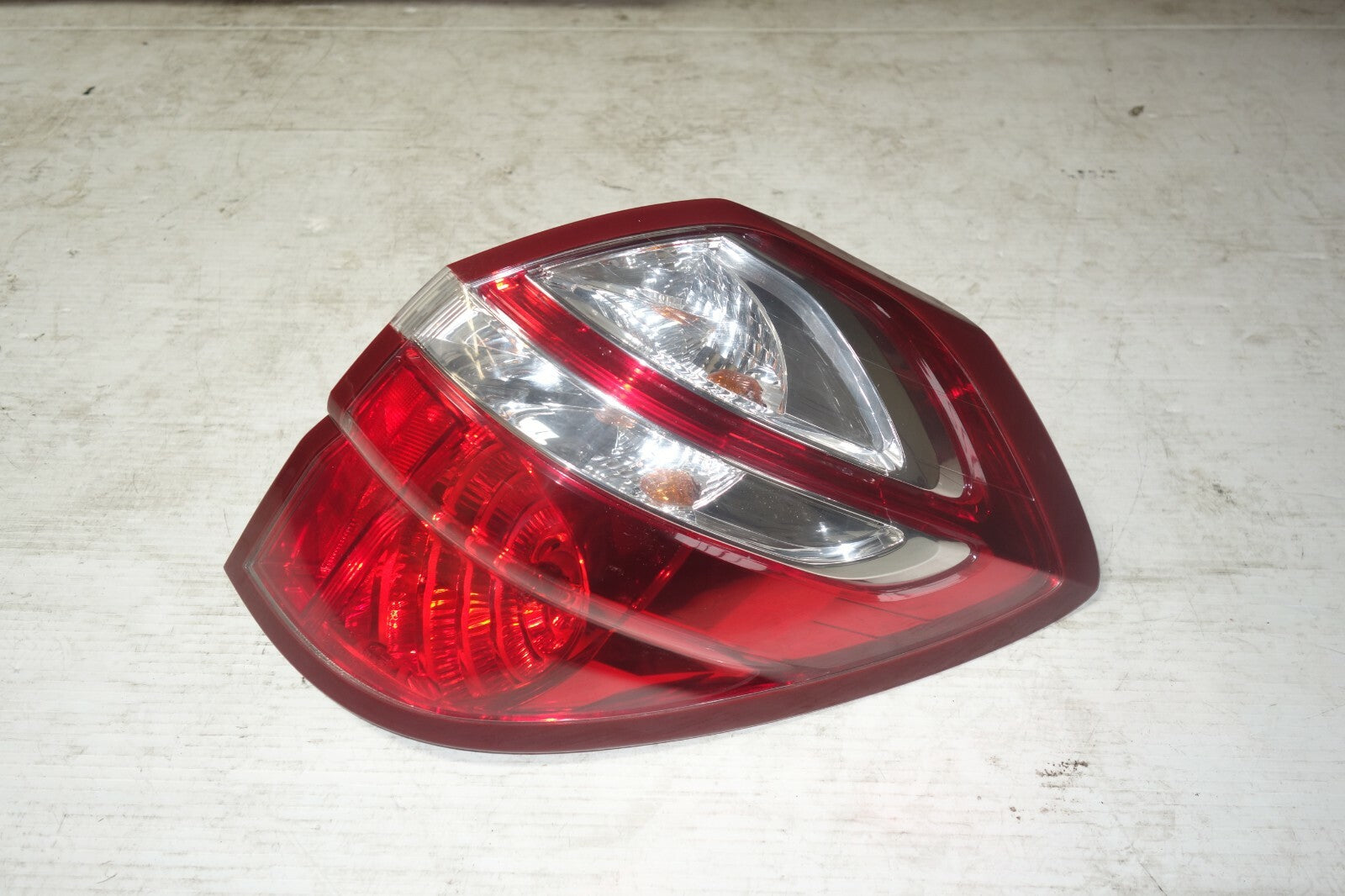 JDM 2005-2009 SUBARU LEGACY OUTBACK KOUKI OEM RIGHT SIDE TAIL LIGHT TAIL LAMP
