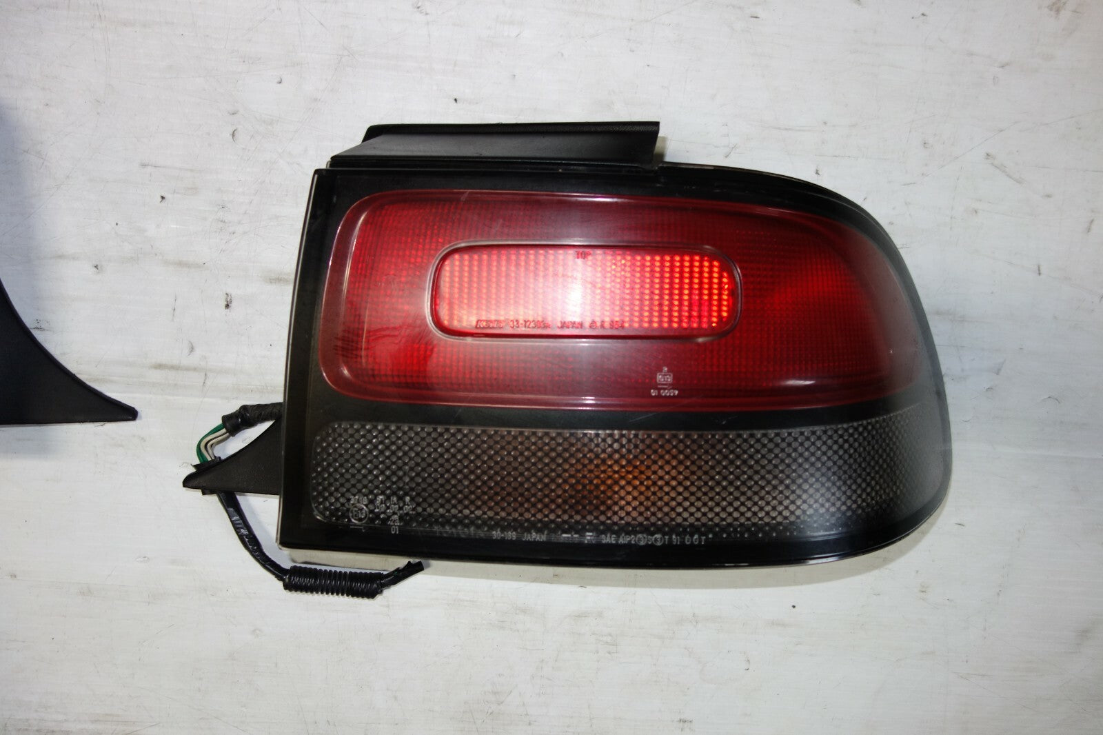 JDM LEXUS GS300 TOYOTA ARISTO TAIL LIGHTS CENTER GARNISH JZS147 1991-1997