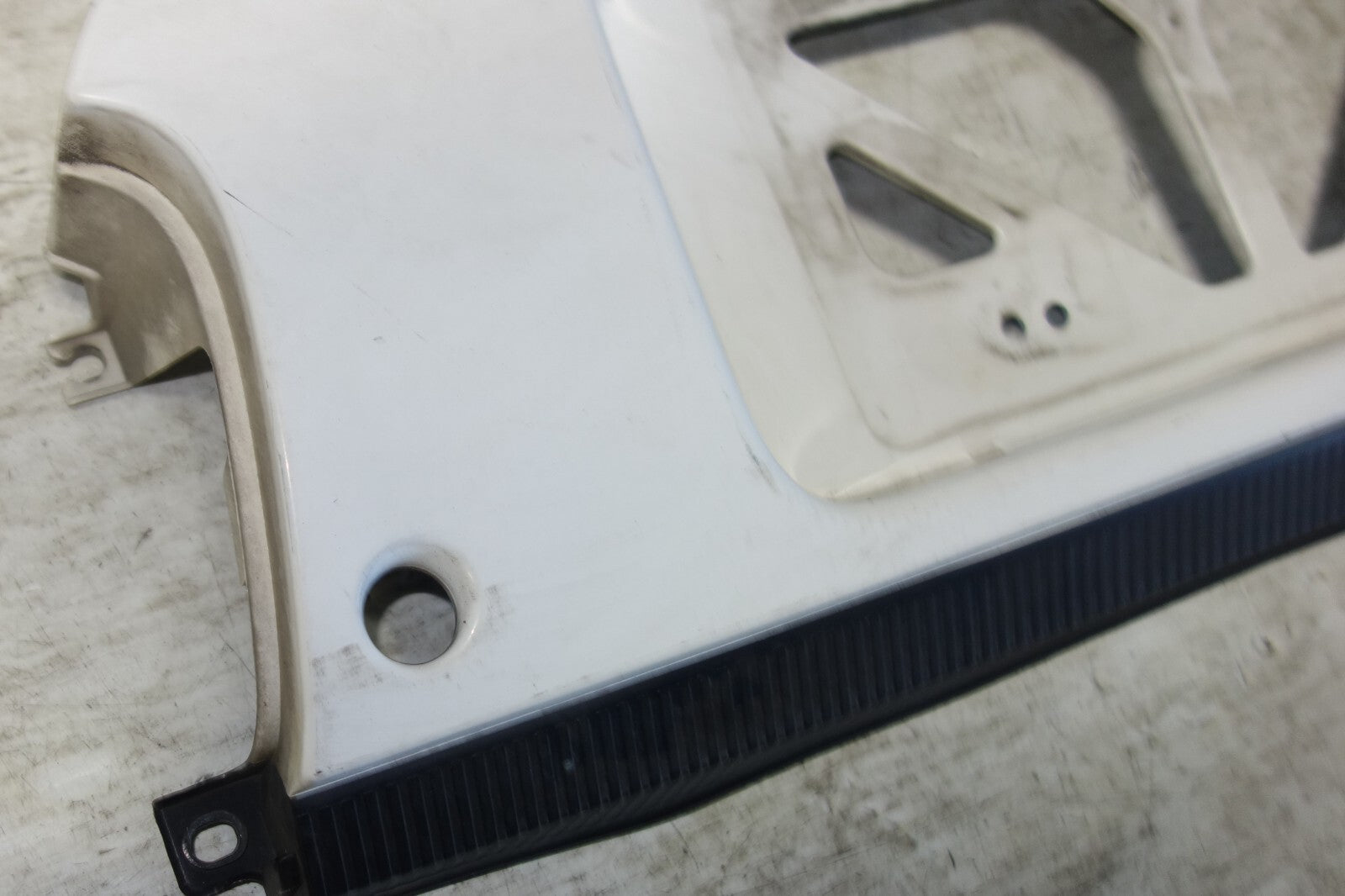 JDM TOYOTA CELICA ST202 ST205 REAR LICENSE PLATE TRIM CENTER GARNISH 1994-1999