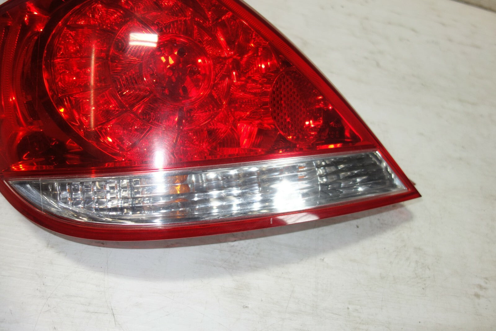 JDM 2005-2008 ACURA 3.5 RL OEM LEFT SIDE TAIL LIGHT  GENUINE TAILLIGHT LAMP