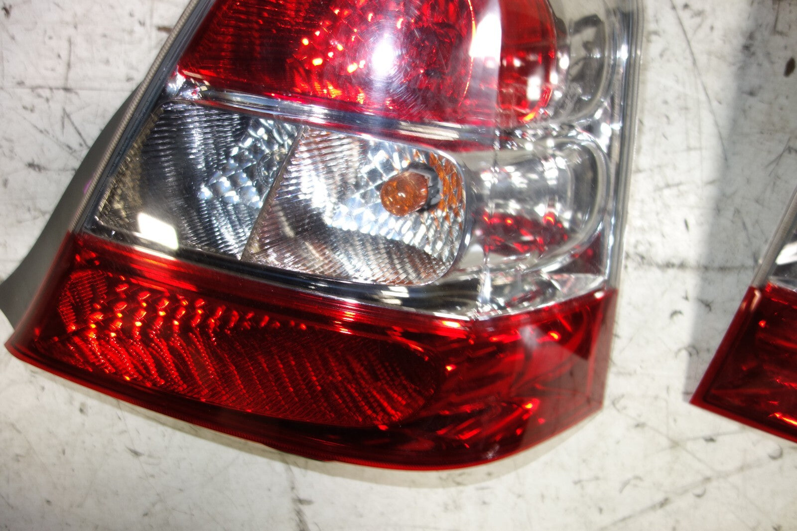 JDM 2002-2005 HONDA CIVIC EU3 OEM TAIL LIGHTS TAIL LAMPS 4 DOOR HATCHBACK
