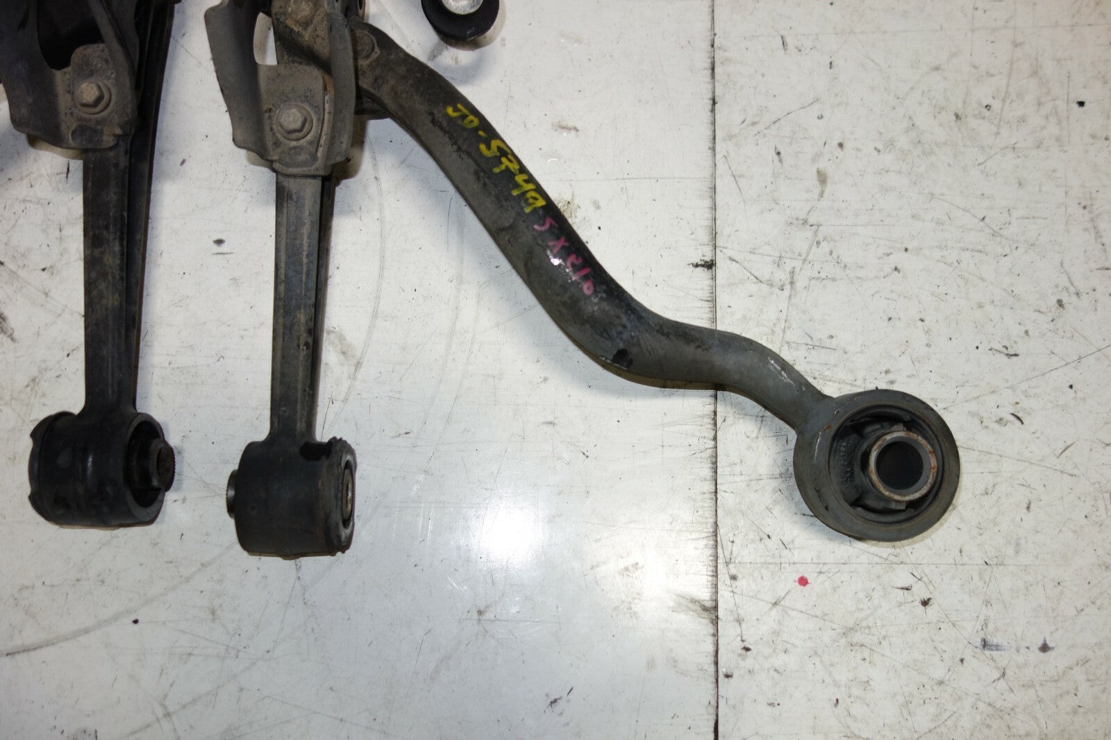 JDM Lexus is300 Altezza Front Lower Control Arms Ball Joints 2001-2005 SXE10 OEM