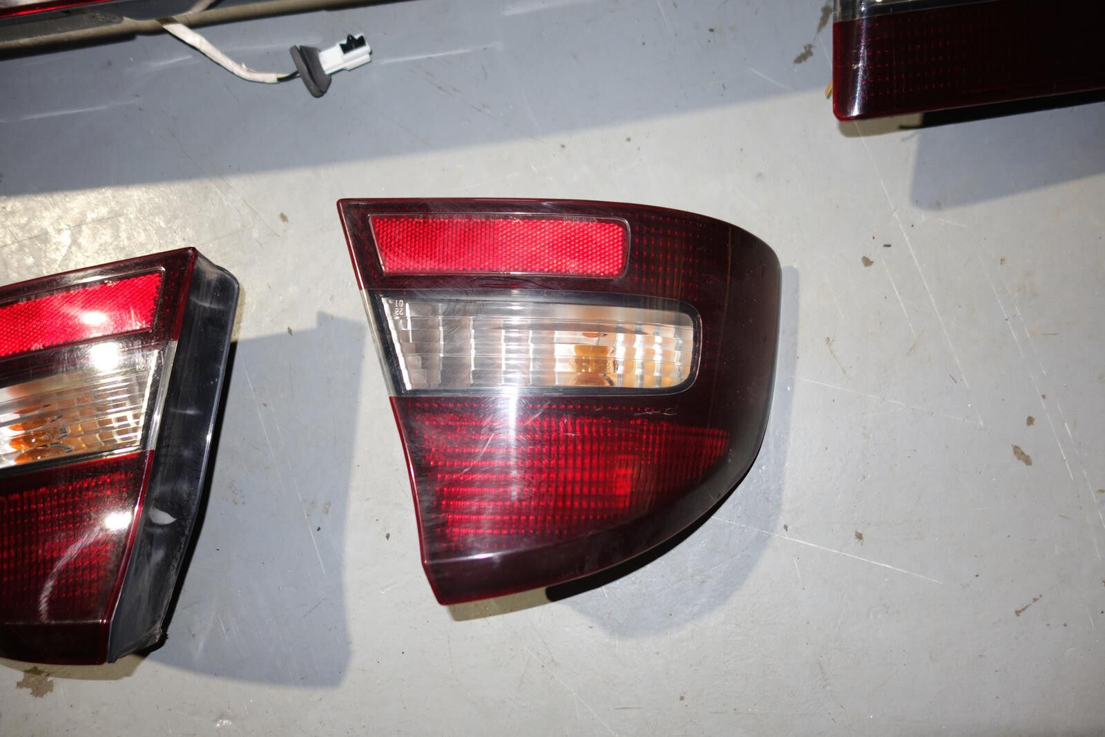 JDM Subaru Legacy B4 BE5 BE9 Sedan Tail Lights Lamps Center Garnish 1998-2004