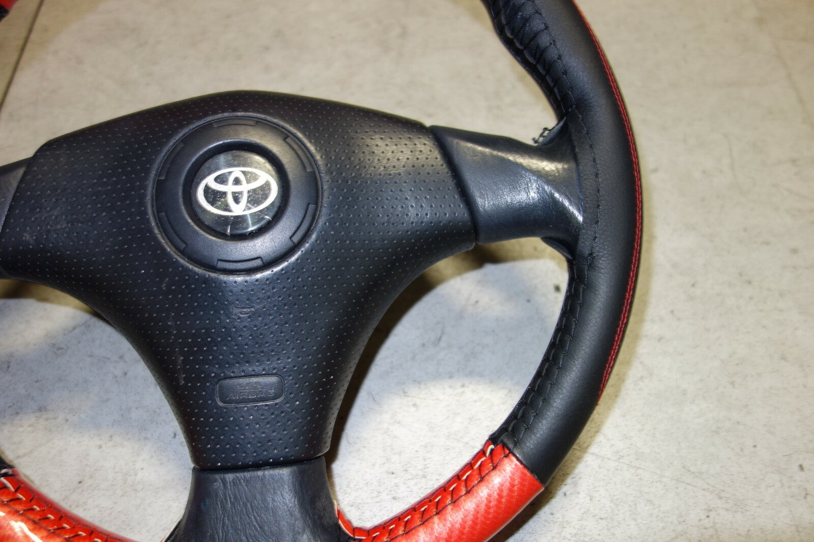 JDM 2000-2005 TOYOTA CELICA  STEERING WHEEL HUB ZZT231 ZZT230 VERY RARE