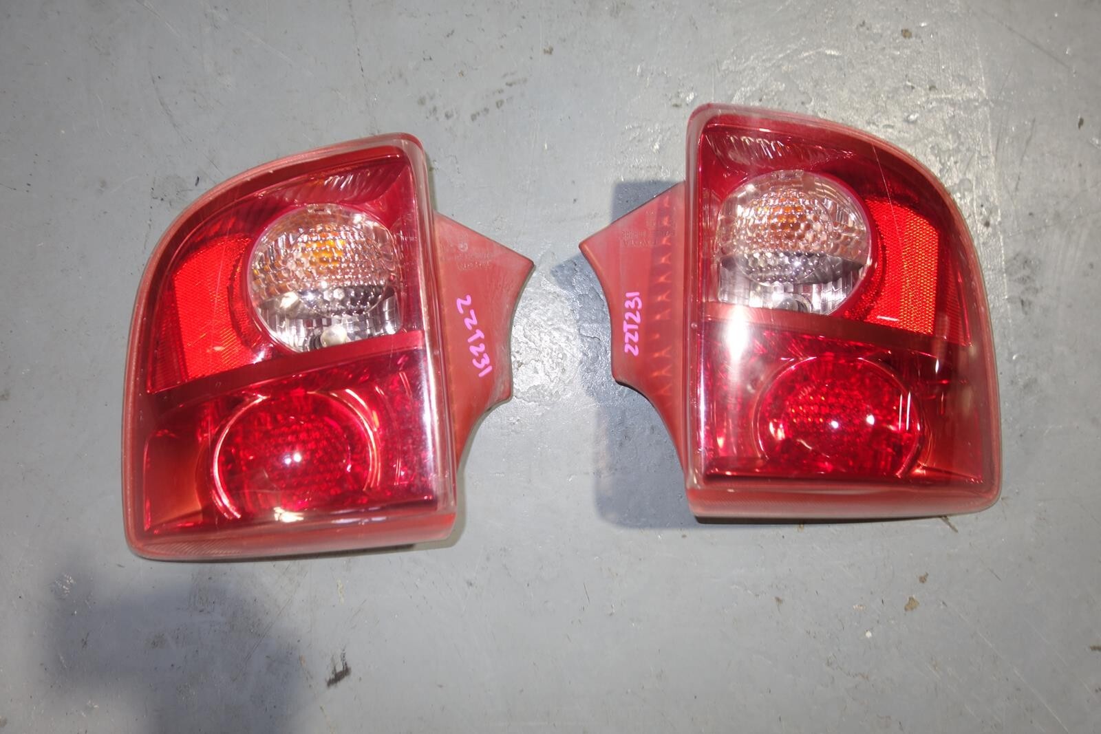 JDM 2000-2005 TOYOTA CELICA OEM TAIL LIGHTS LH LR TAIL LAMPS 2000-2005 MF-1678