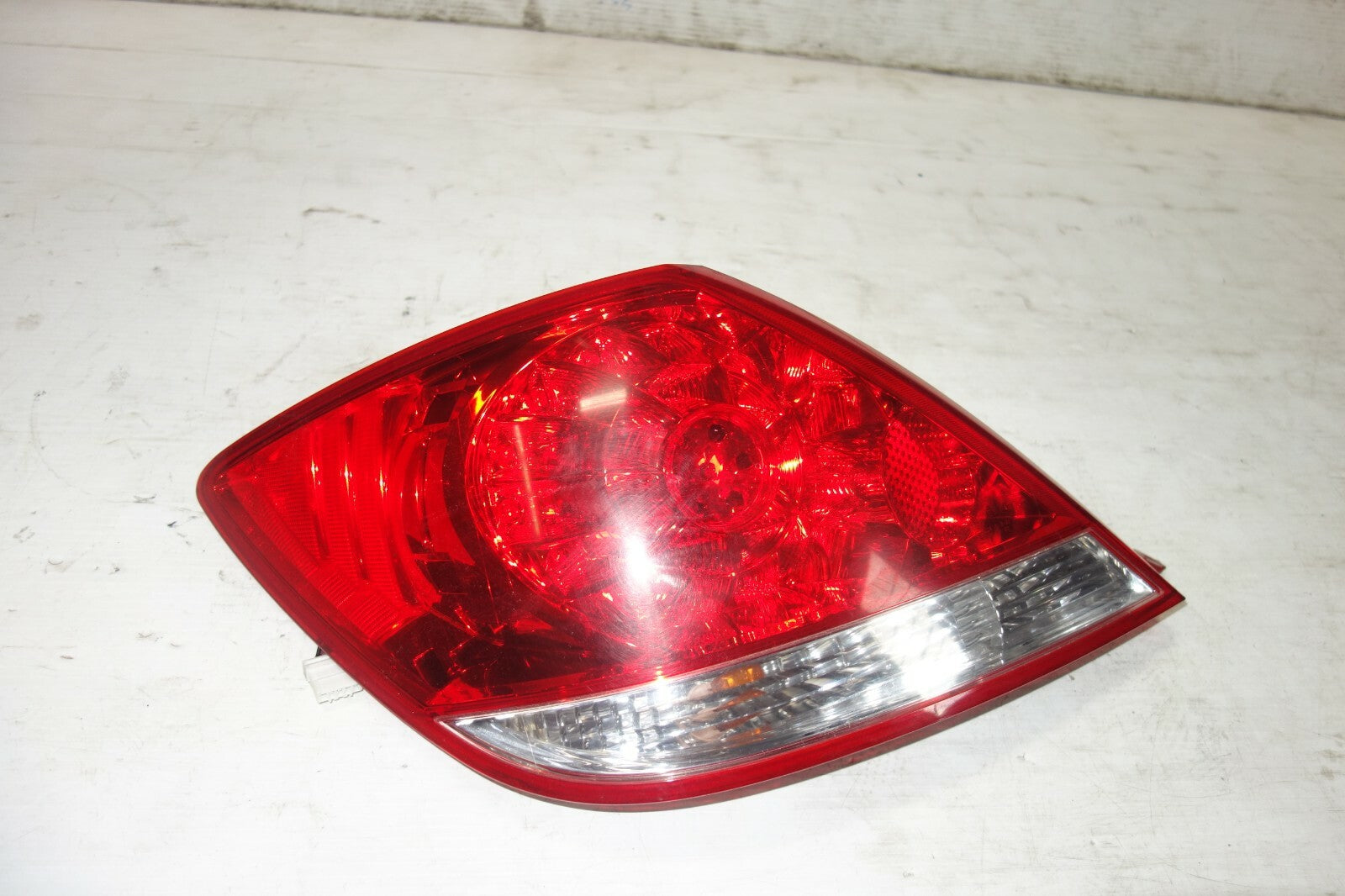 JDM 2005-2008 ACURA 3.5 RL OEM LEFT SIDE TAIL LIGHT  GENUINE TAILLIGHT LAMP