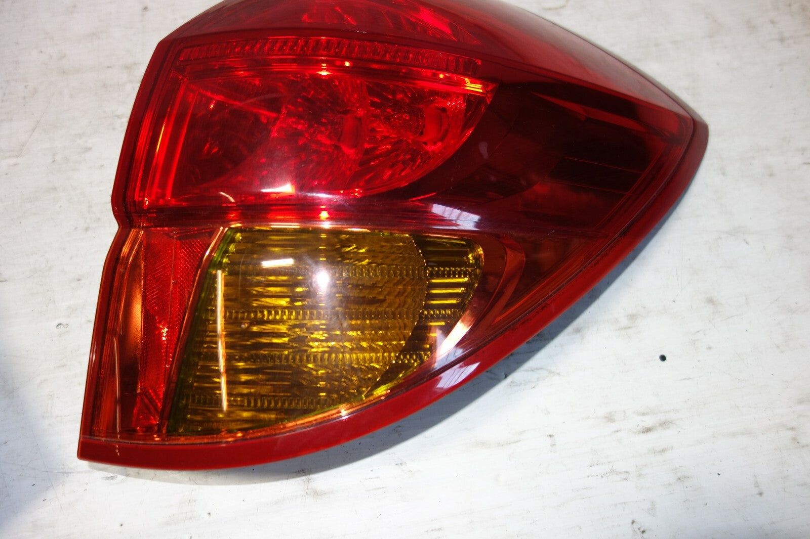 JDM SUBARU LEGACY OUTBACK USED RED AMBER TAIL LIGHTS TAIL LAMPS 2005-2009