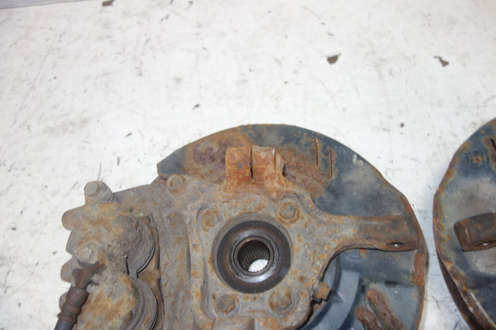 Subaru Forester Knuckle Spindles Calipers Front 2009 2010 2011 2012 2013 2014