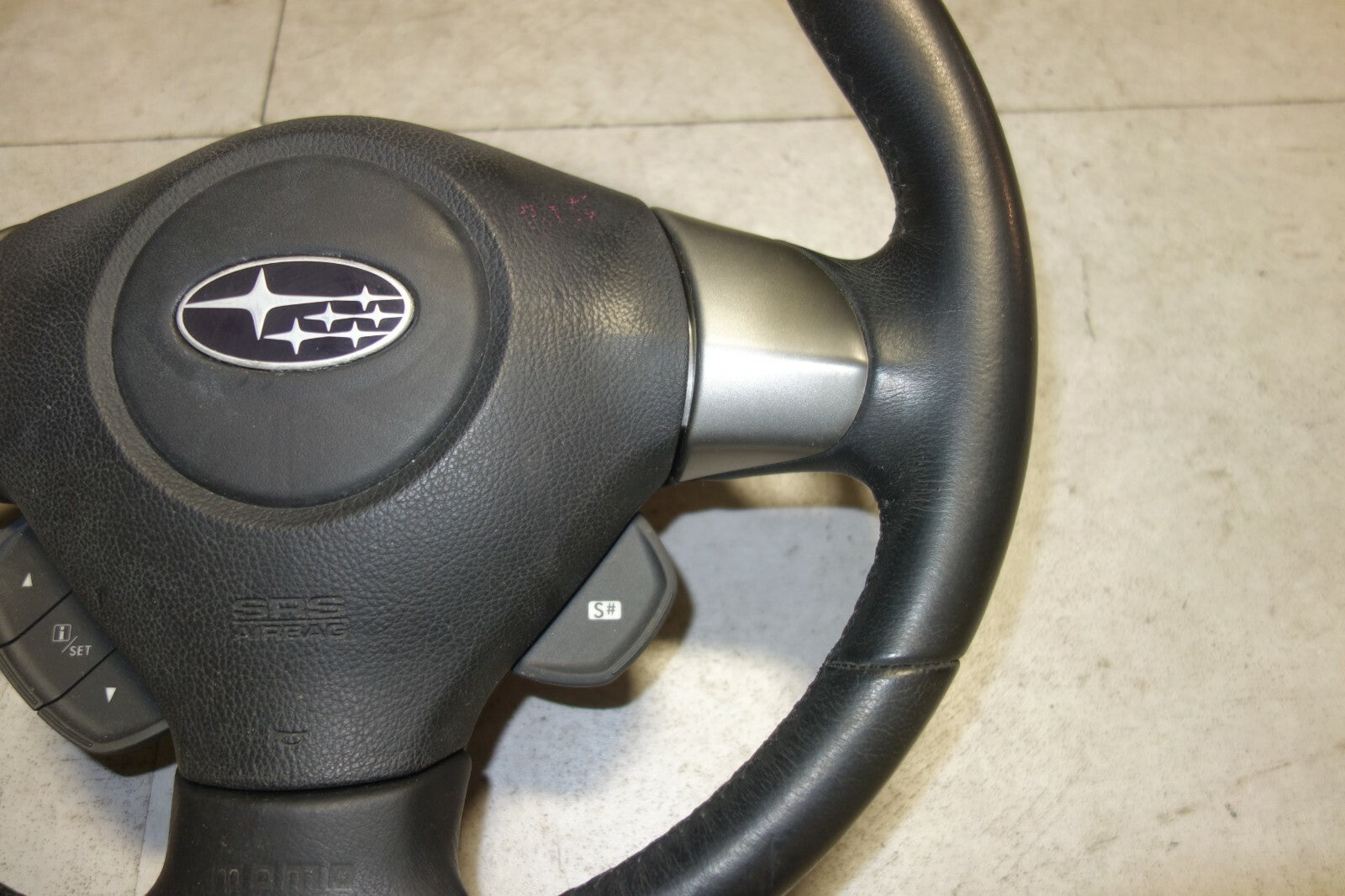 JDM 2005-2009 SUBARU LEGACY & OUTBACK MOMO STEERING WHEEL & HUB 2005-2009
