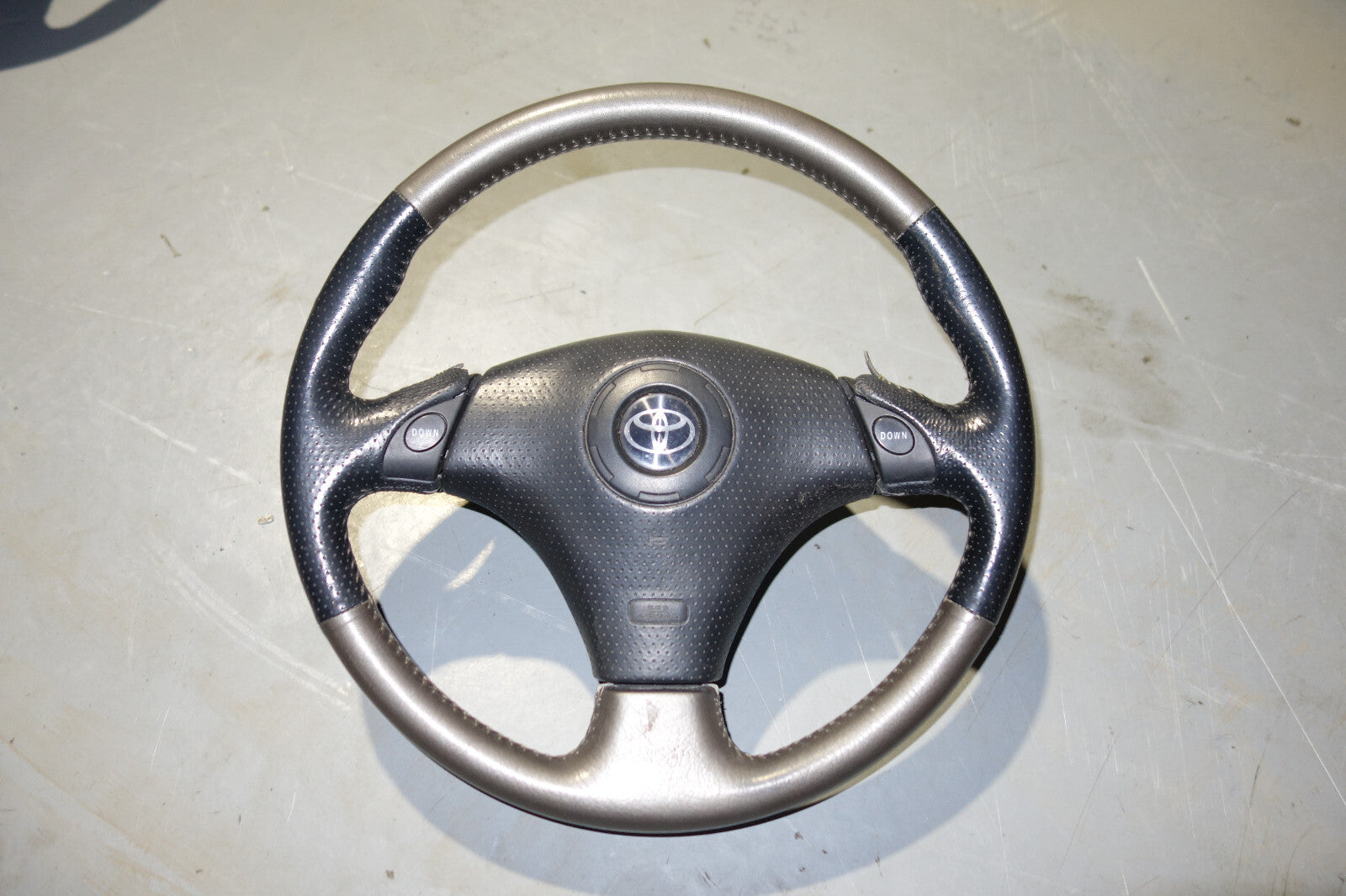JDM Toyota Celica Steering Wheel & hub ZZT231 ZZT230 2001-2005