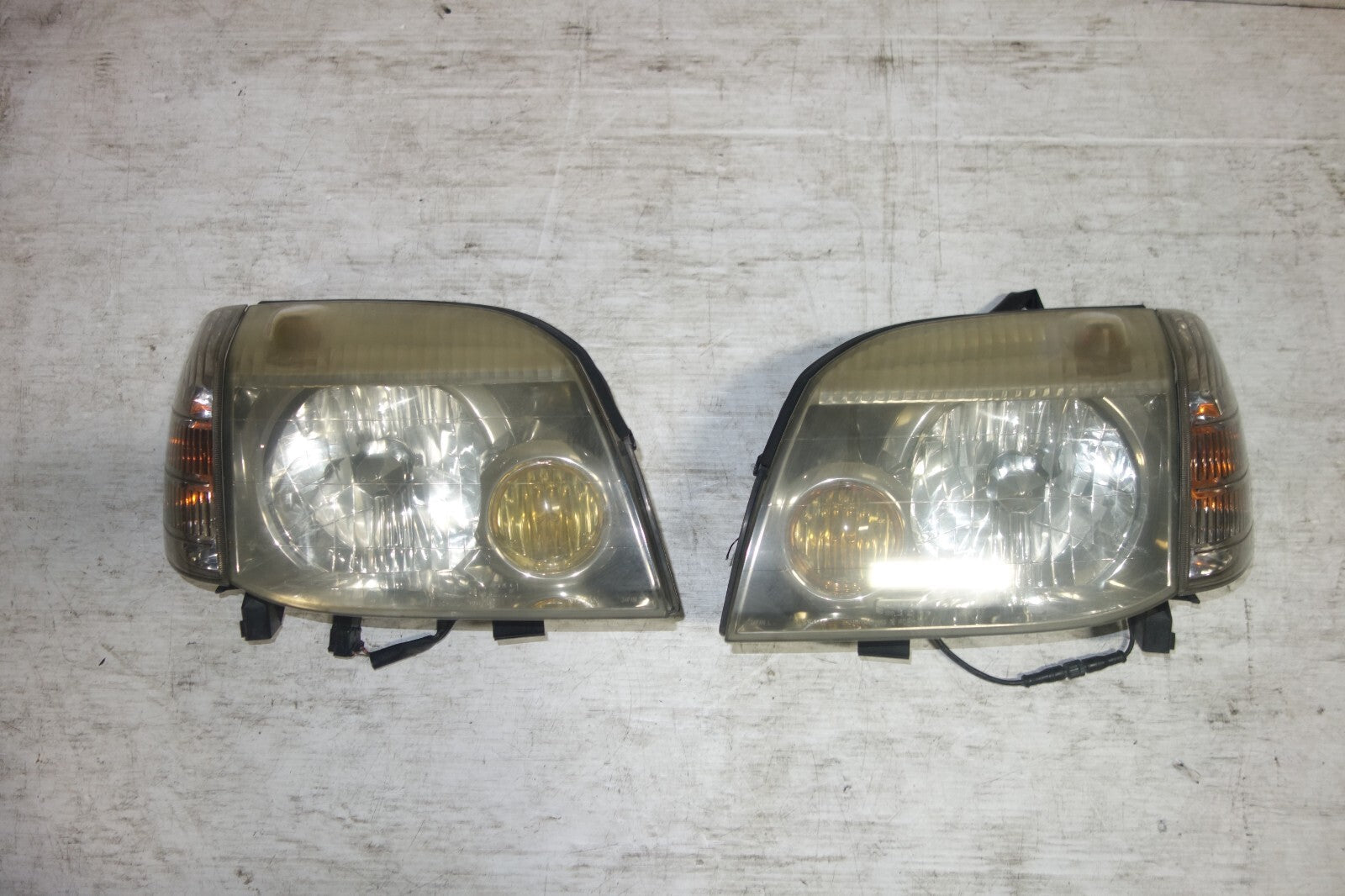 JDM Nissan X-Trail GT OEM Headlights Left Right PNT30 Left & Right 2000-2006