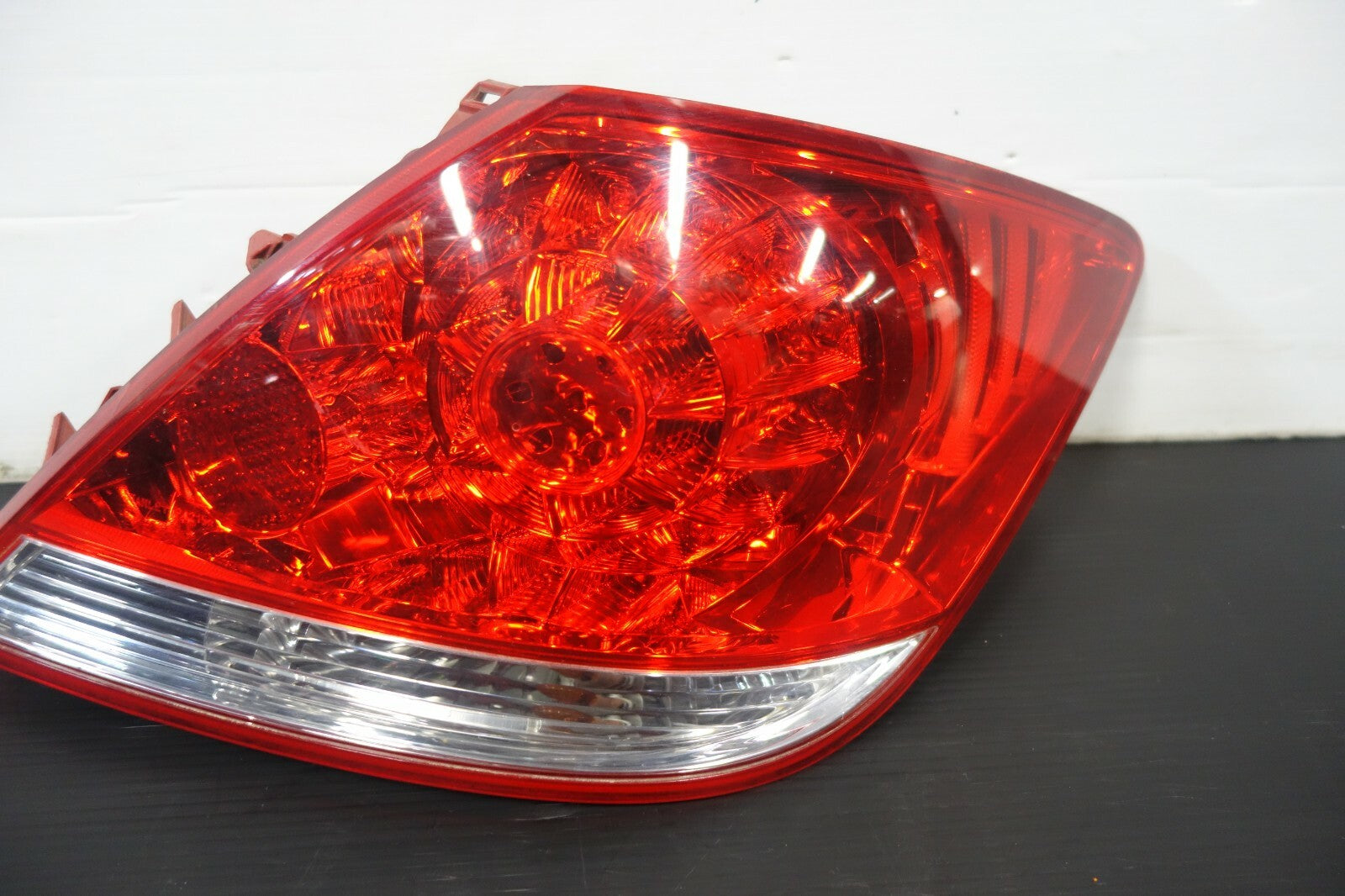 JDM Acura RL Rear Right Side Tail Light Lamp Passenger RH KB1 2005-2008 GENUINE