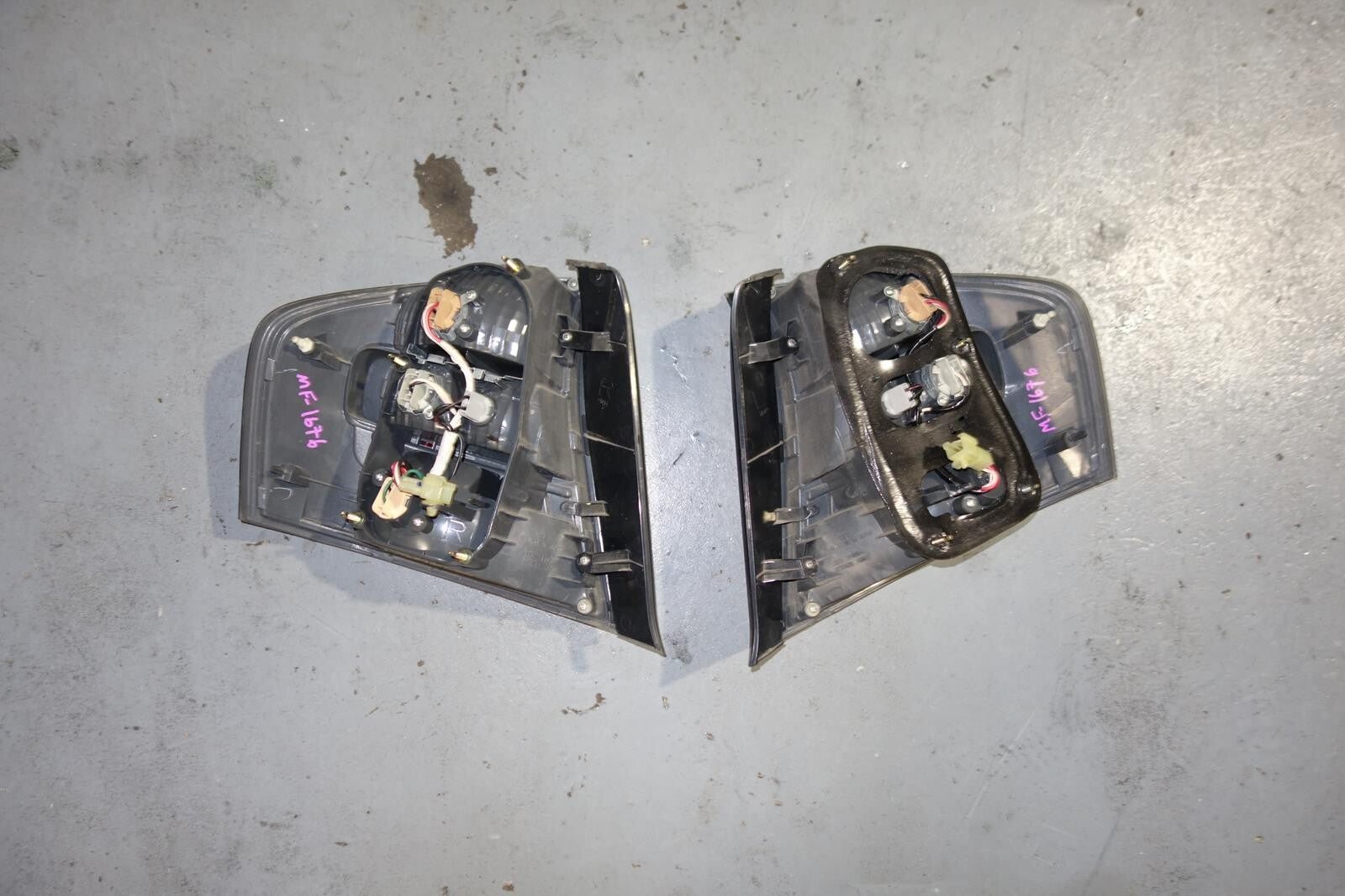 JDM 2005-2007 SUBARU LEGACY SEDAN OEM USED TAIL LIGHTS  LAMPS 4 DOOR SEDAN