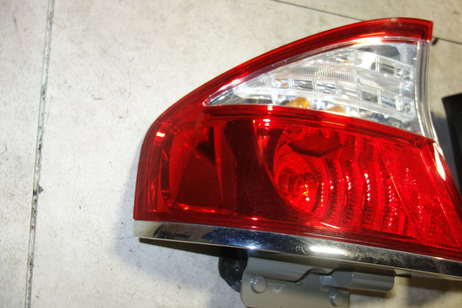 JDM 2005-2009 SUBARU LEGACY BL5 OEM USED TAIL LIGHTS 4 DOOR SEDAN TAIL LAMPS
