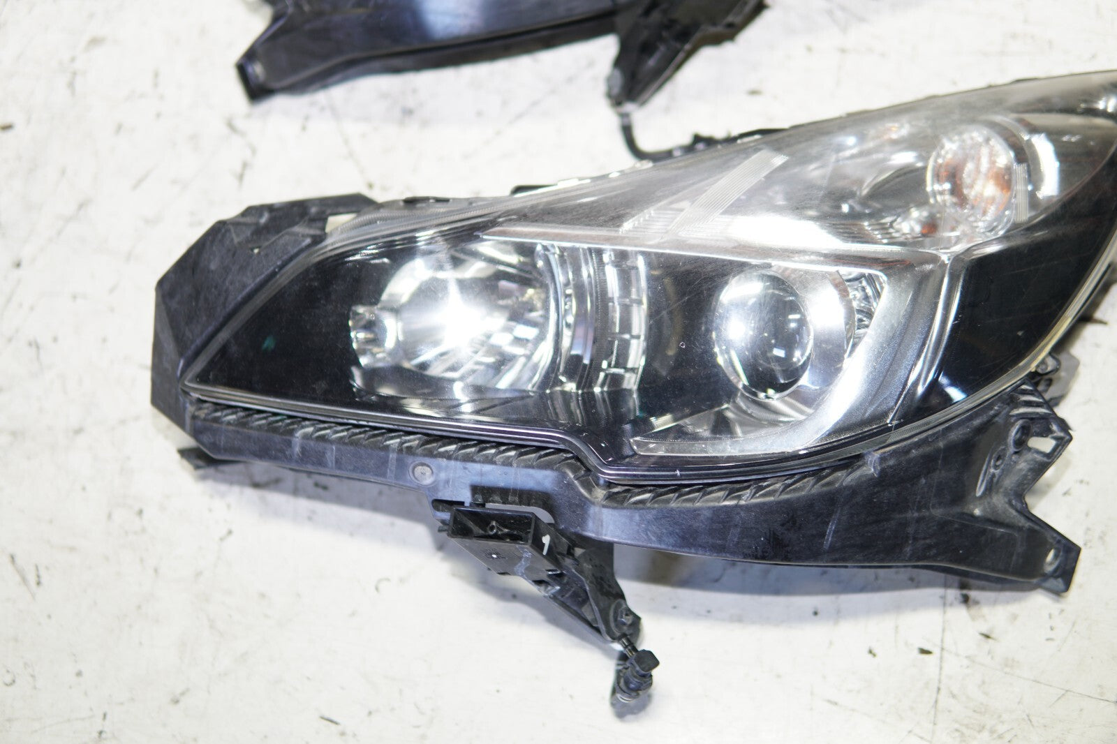 JDM 2010-2014 GENUINE SUBARU LEGACY OUTBACK OEM HID HEAD LIGHT LAMPS BRM BR9 BM9