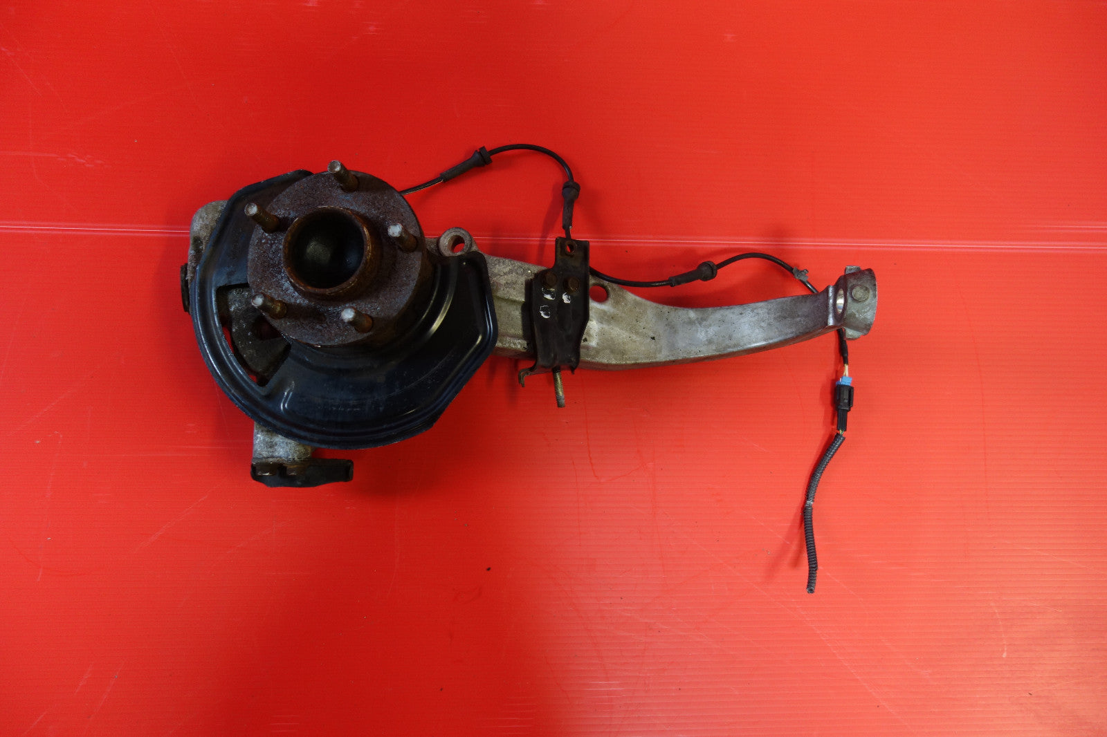 JDM Infiniti G35 Coupe RWD M/T OEM Front Left Spindle Knuckle Wheel Hub 2003-07