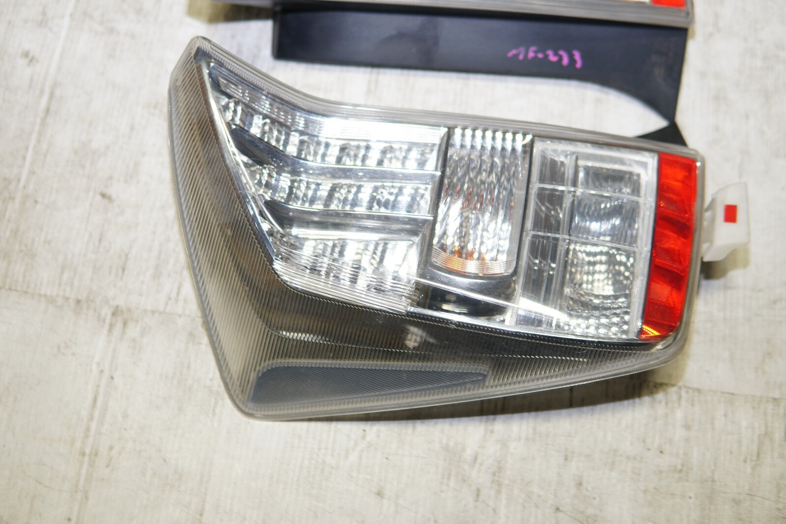 JDM 2010-2015 TOYOTA PRIUS OEM TAIL LIGHTS TAIL LAMPS ZVW30 LEFT & RIGHT